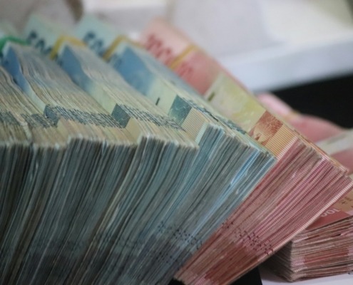 Foto van stapels met geld